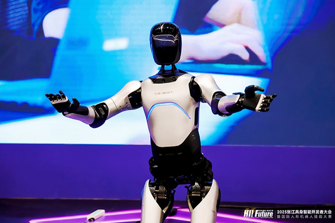 今年会远征A2成全球首个同时拥有中美欧认证的人形机器人